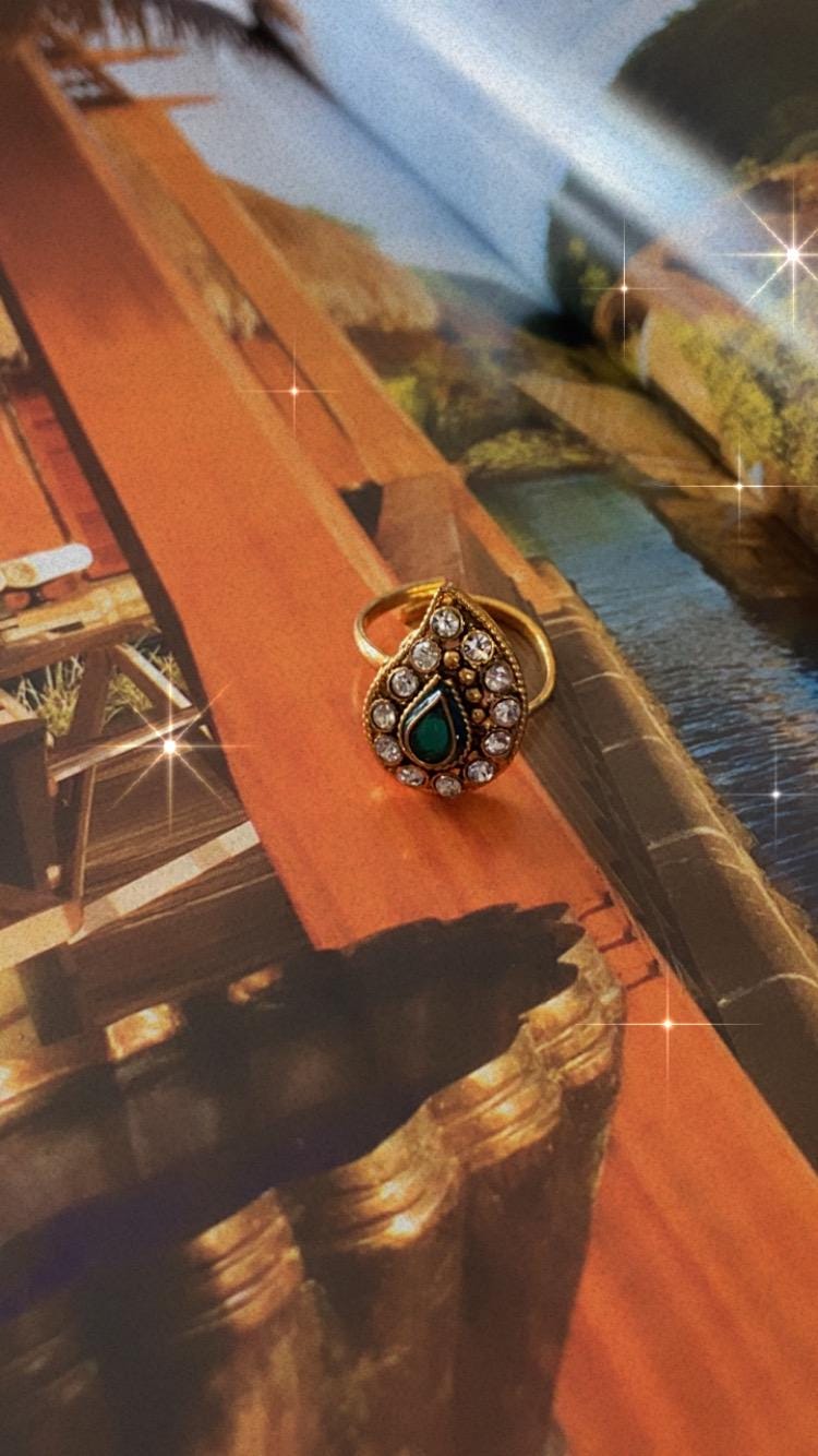 Imported costume jewelry Indian faux yellow gold adjustable teardrop paisley ring green and diamond toering
