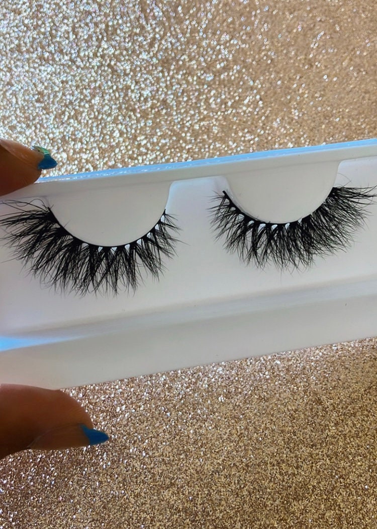 Full glam butterfly mink feathery adjustable and reusable lashes - these lashes come with a mystery box of mini eye gems