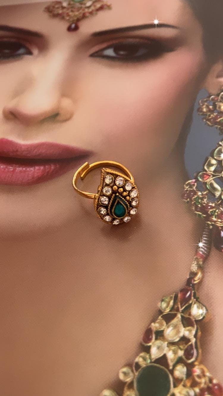 Imported costume jewelry Indian faux yellow gold adjustable teardrop paisley ring green and diamond toering