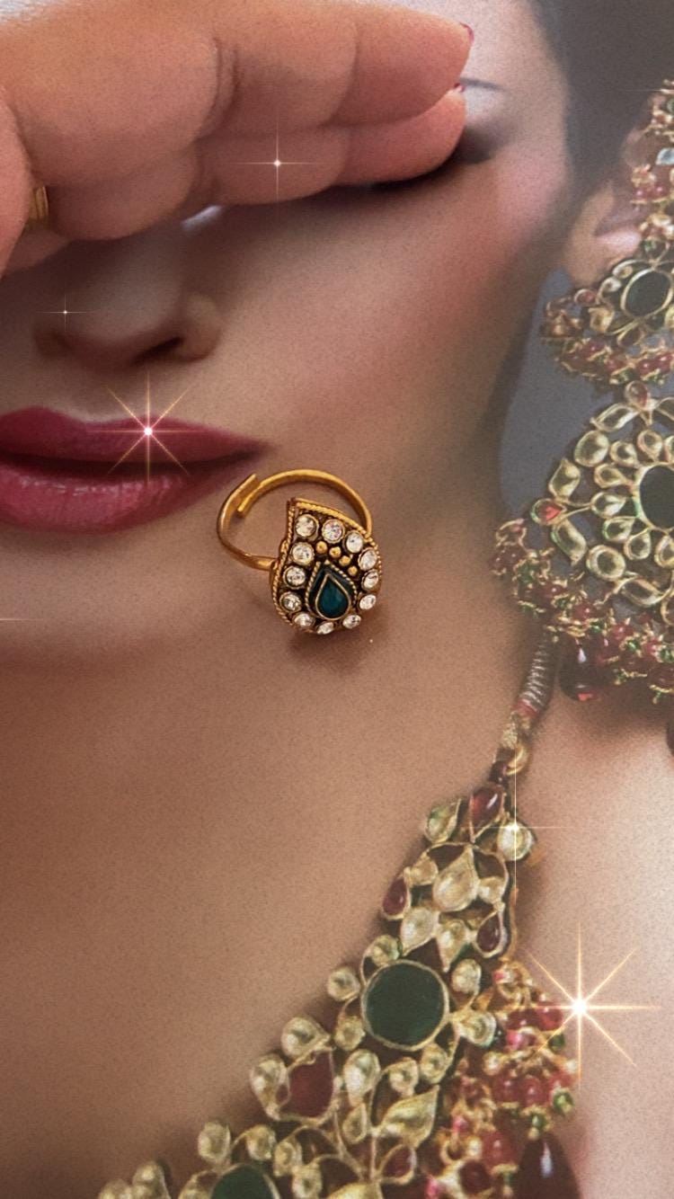 Imported costume jewelry Indian faux yellow gold adjustable teardrop paisley ring green and diamond toering