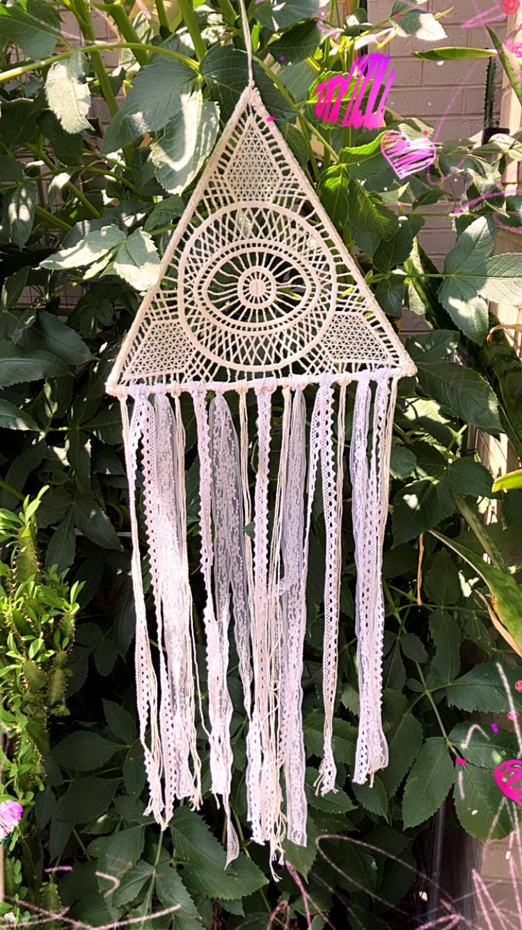 SCENTED The eye of Horus triangle woven white lace and crochet cotton Hamsa macrame wall decor chic boho tapestry dreamcatcher
