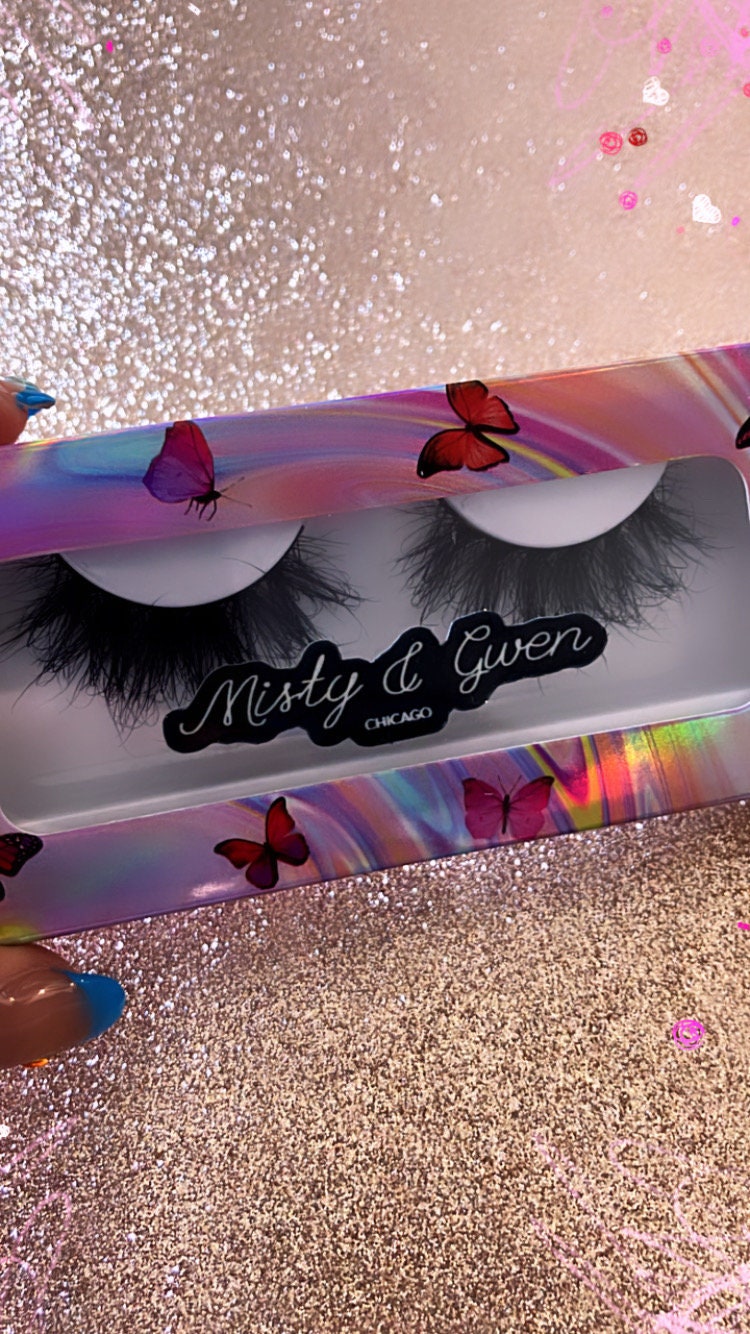 Super fluffy soft bold baddie eyelash extensions in thick faux mink big bold beautiful reusable messy black lashes